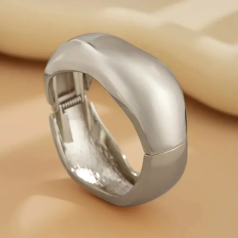 Wide cuff bracelet – Gold or silver metal finish