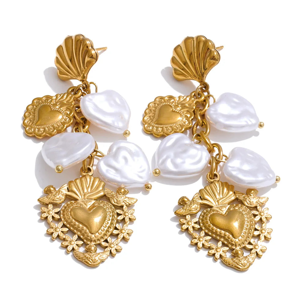 Boucles d’oreilles dorées cœur & perles baroques – design romantique et raffiné