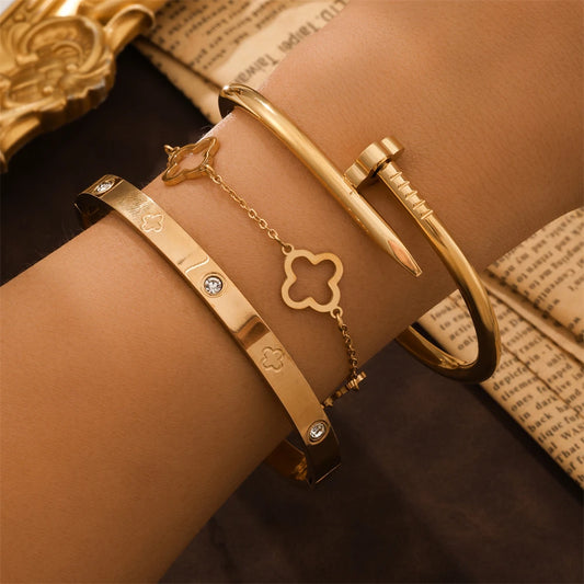3er-Set goldene Armbänder – Glücksklee &amp; schickes Design