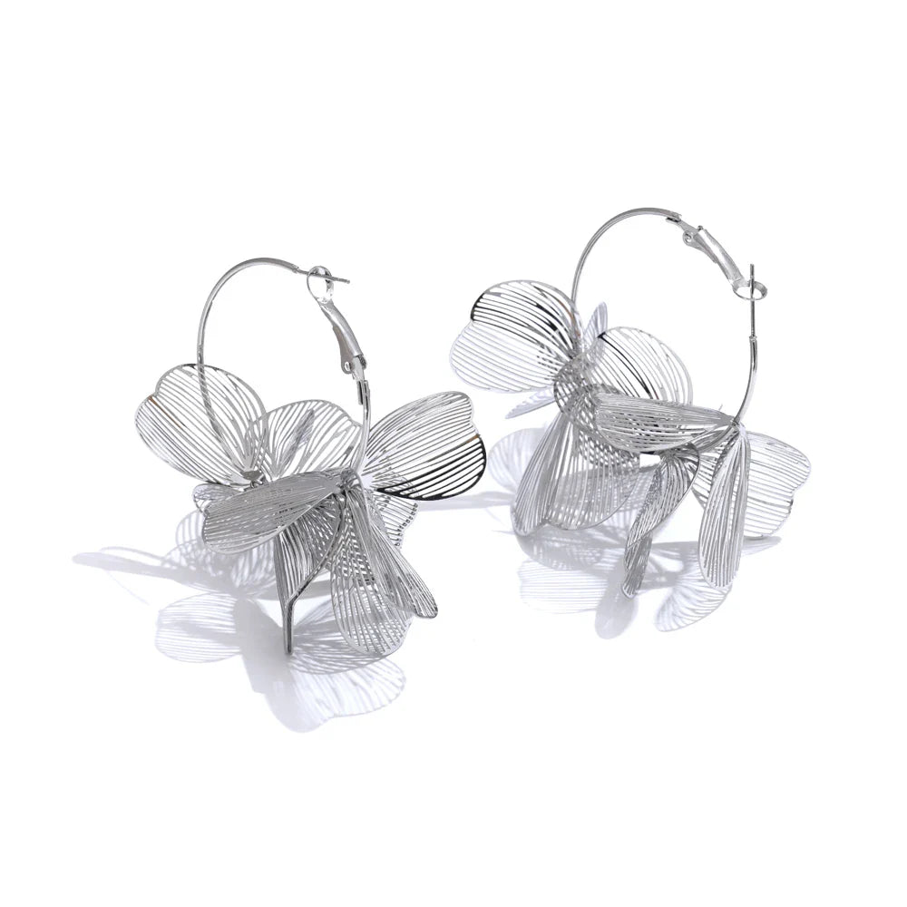 Boucles fleur – grands hoops dorés