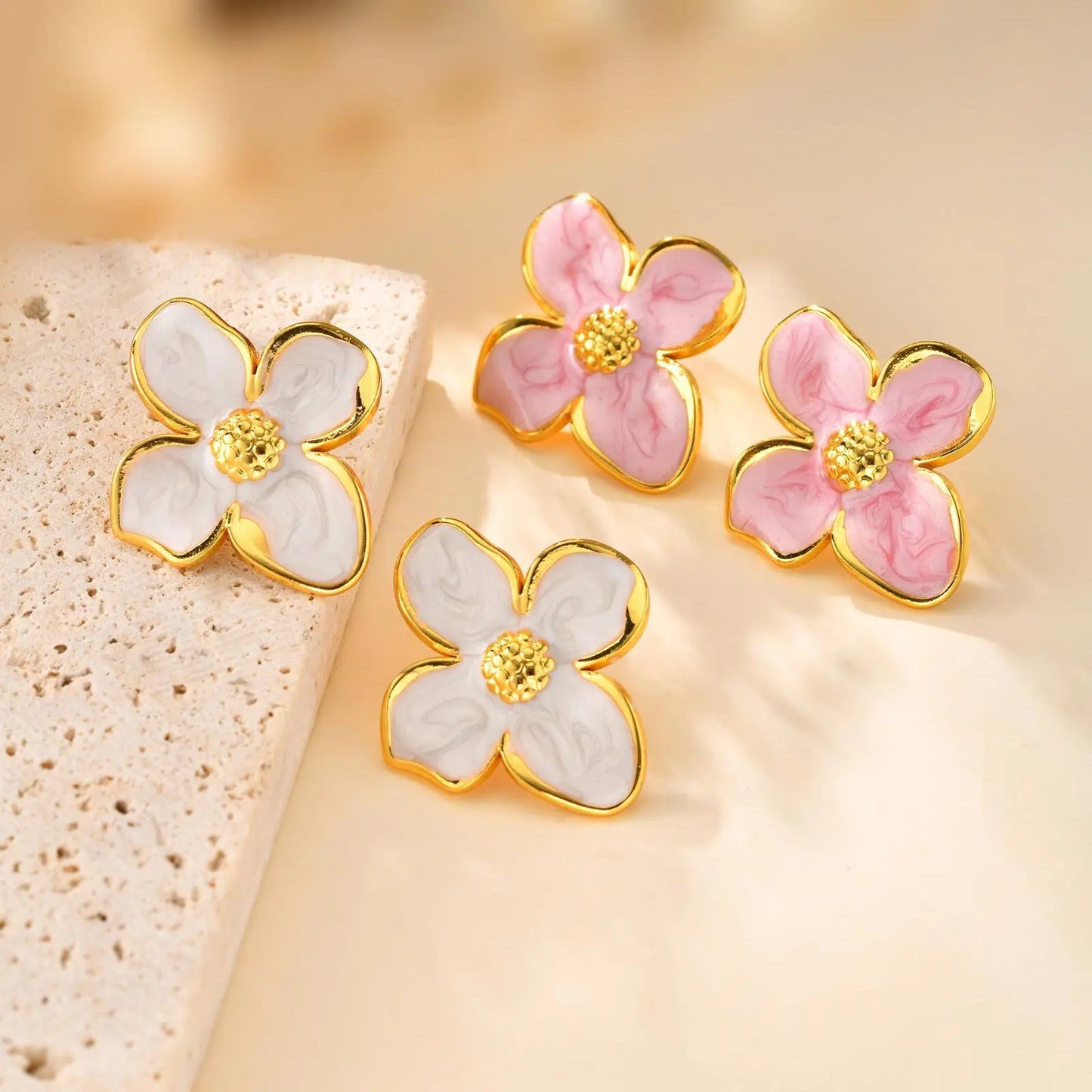 Boucles d’oreilles fleurs pastel – clous roses