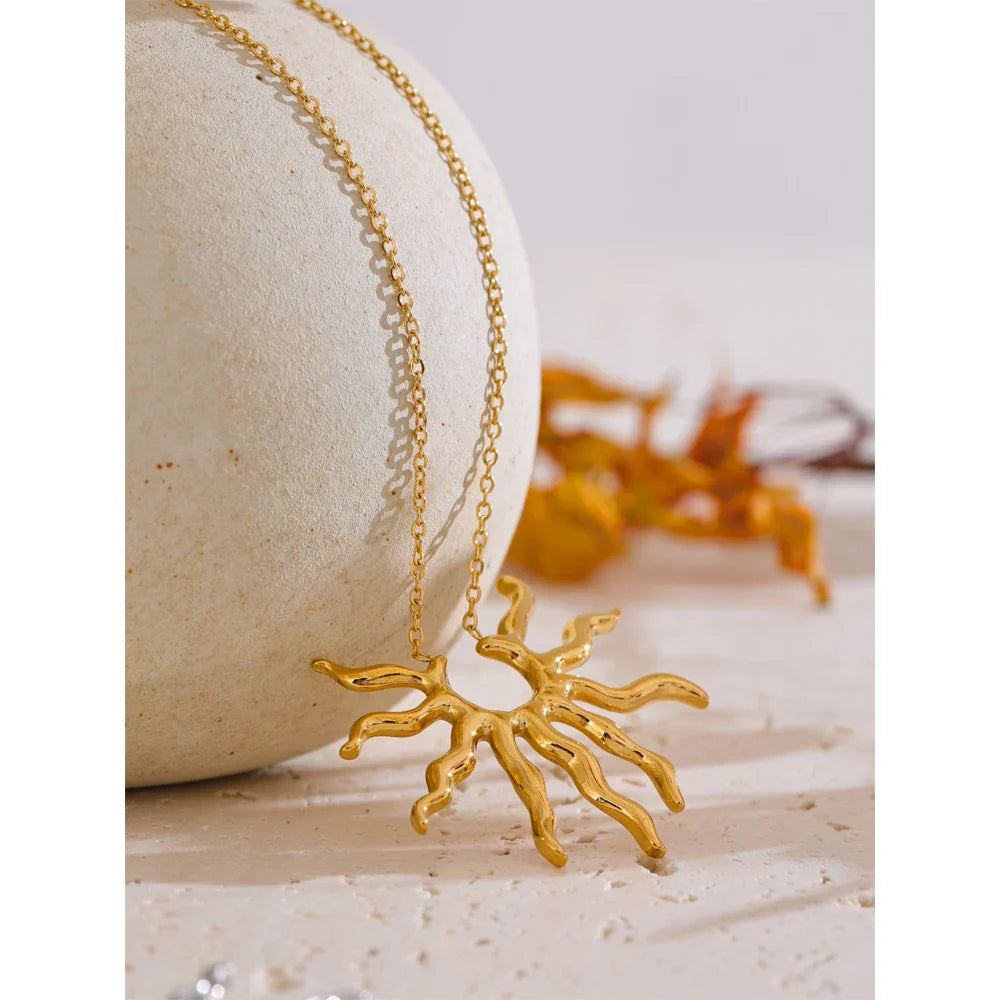 Collier soleil – pendentif doré