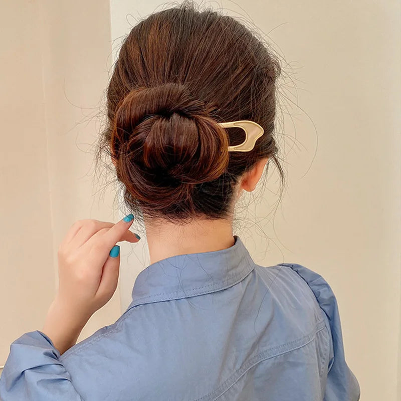Épingle à cheveux en métal et émail – Accessoire élégant pour coiffures chic