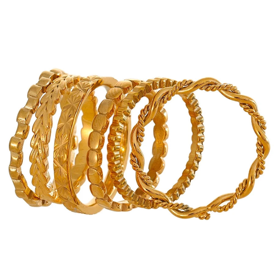 Bague fine superposable en acier inoxydable doré – Élégance minimaliste