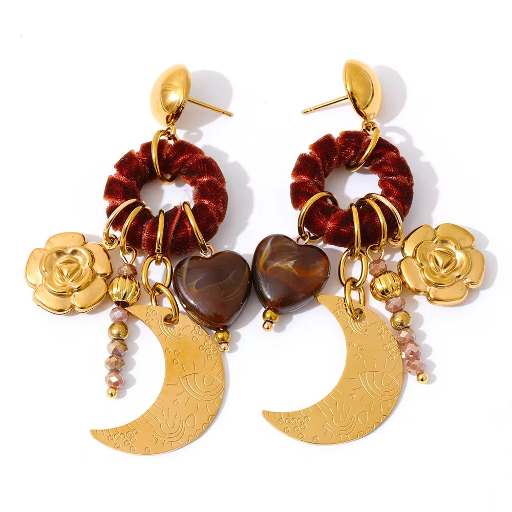 Boucles d’oreilles pendantes cœur, lune et fleur dorée