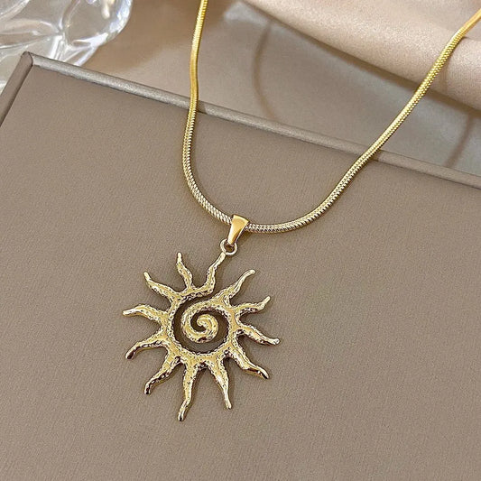 Halskette mit Sonnenanhänger – Edelstahl in Gold oder Silber, Vintage-Stil