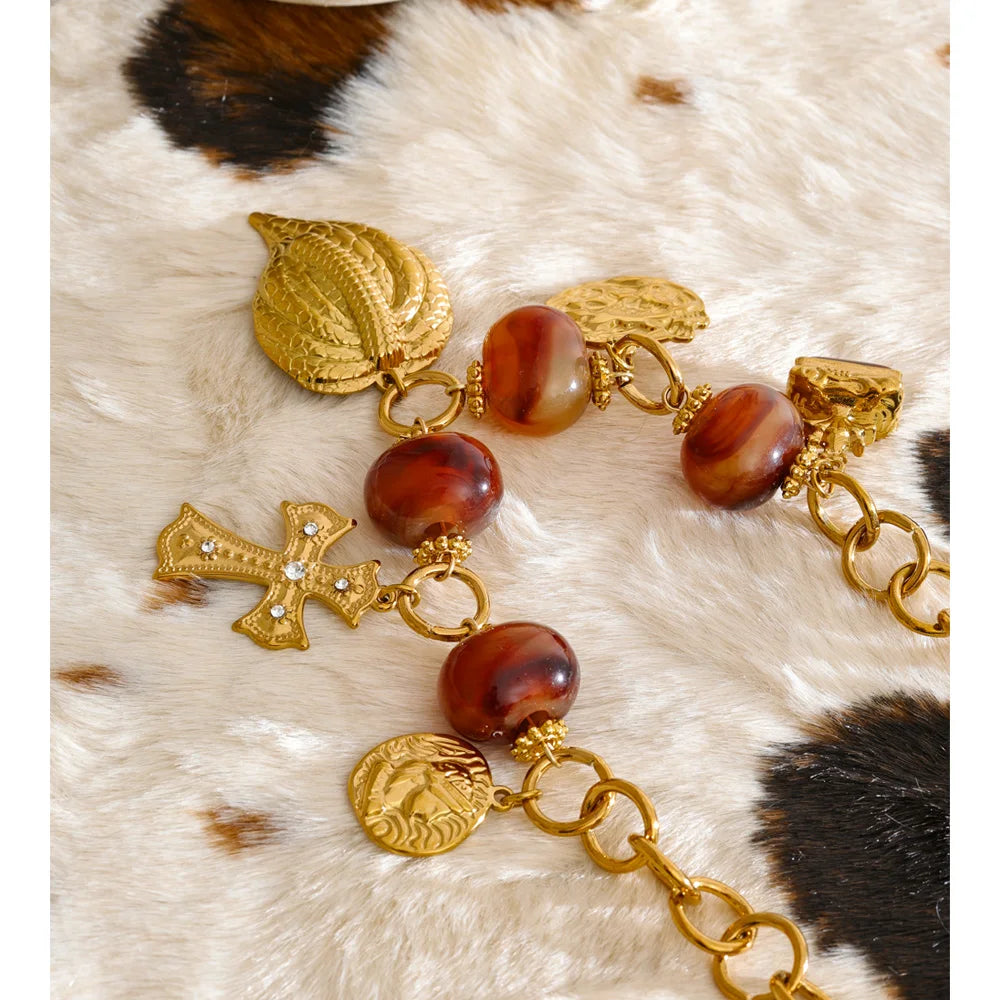 Collier pendentif feuille croix résine vintage – minimaliste