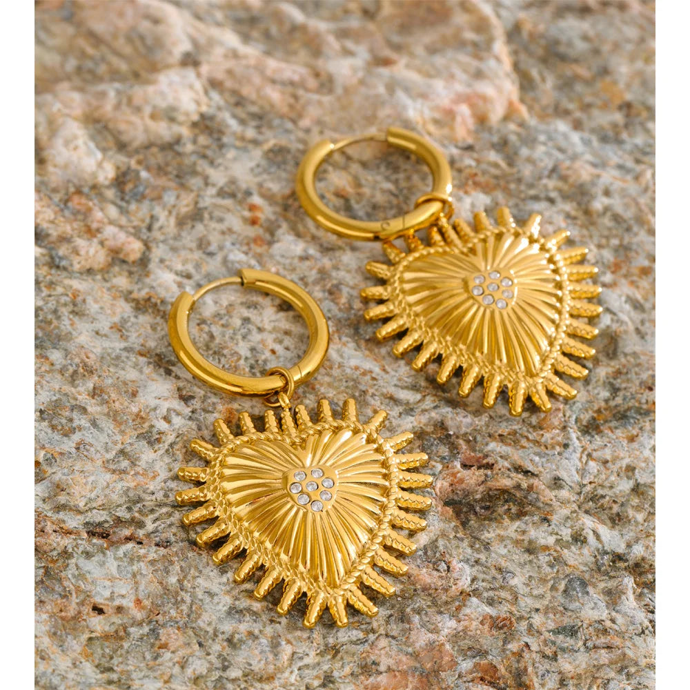 Boucles d’oreilles pendantes cœur & zirconium – élégantes et lumineuses