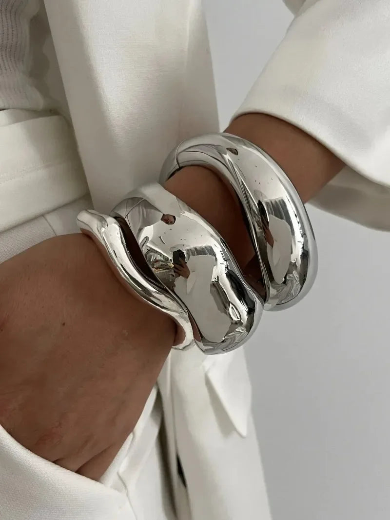 Wide cuff bracelet – Gold or silver metal finish