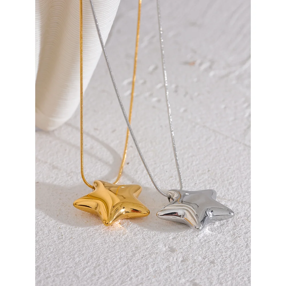 Collier Pendentif Étoile en Acier Inoxydable Plaqué Or 18K – Brillance Moderne et Charme Céleste