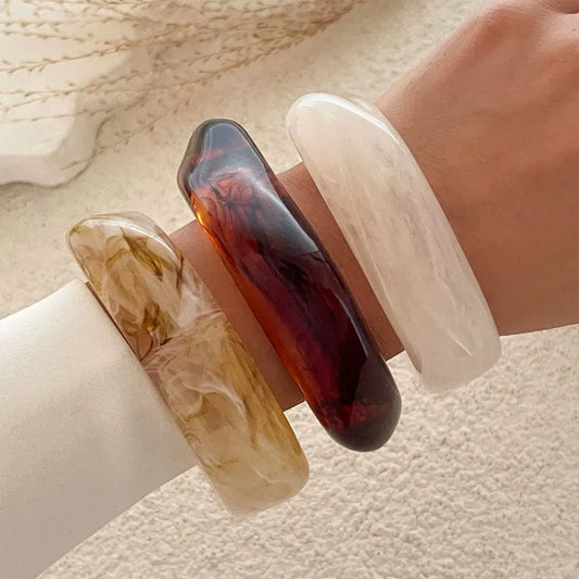 Manschettenarmband aus Harz – Vintage-Stil, unregelmäßige Formen