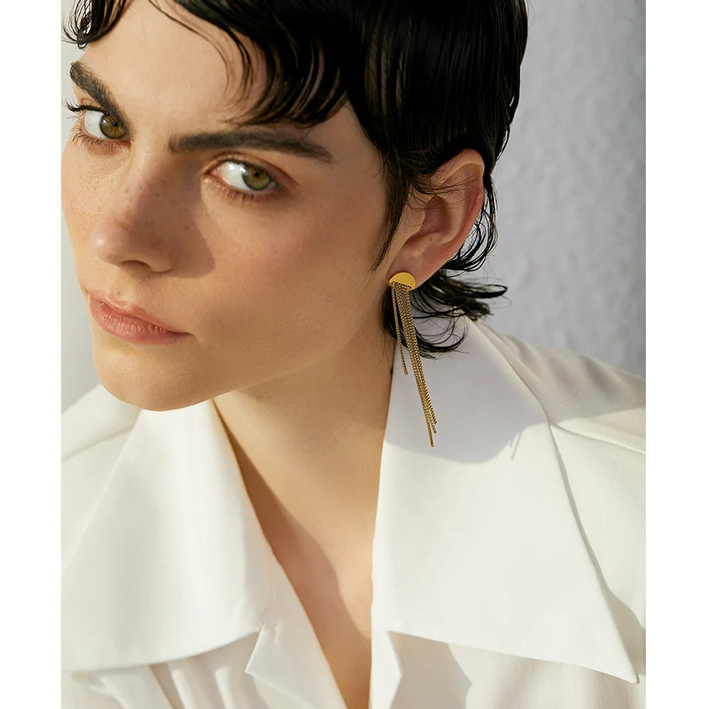 Boucles d’oreilles longues dorées avec  pampilles