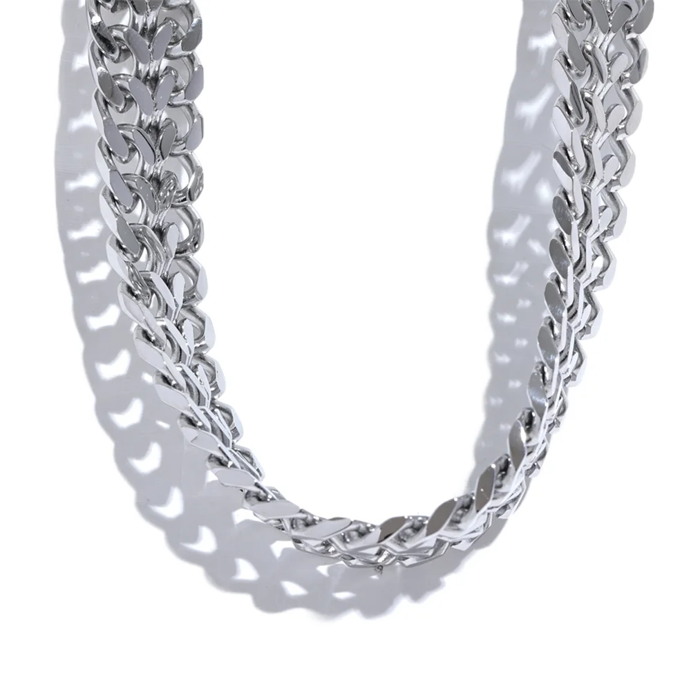 Collier chaîne large dorée – maille cubaine moderne et élégant