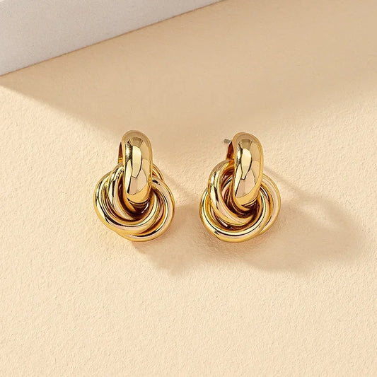 Boucles d’oreilles nœud torsadé – Finition dorée ou argentée