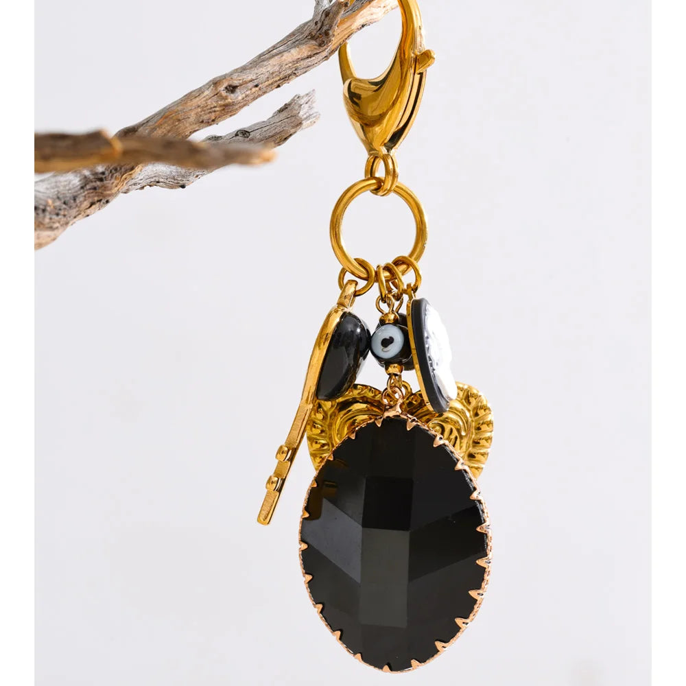 Porte-clé cœur noir en résine – accessoire doré chic et moderne