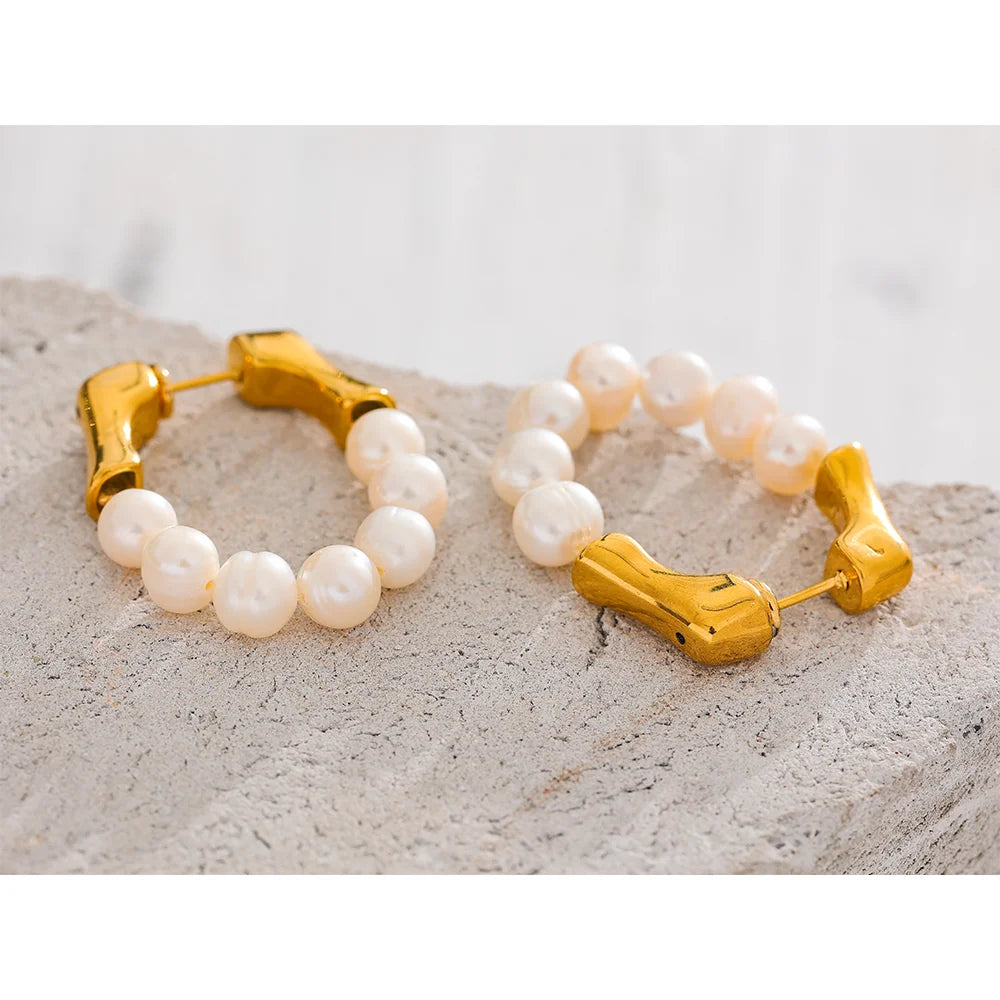 Créoles dorées perles d’eau douce – boucle élégante femme