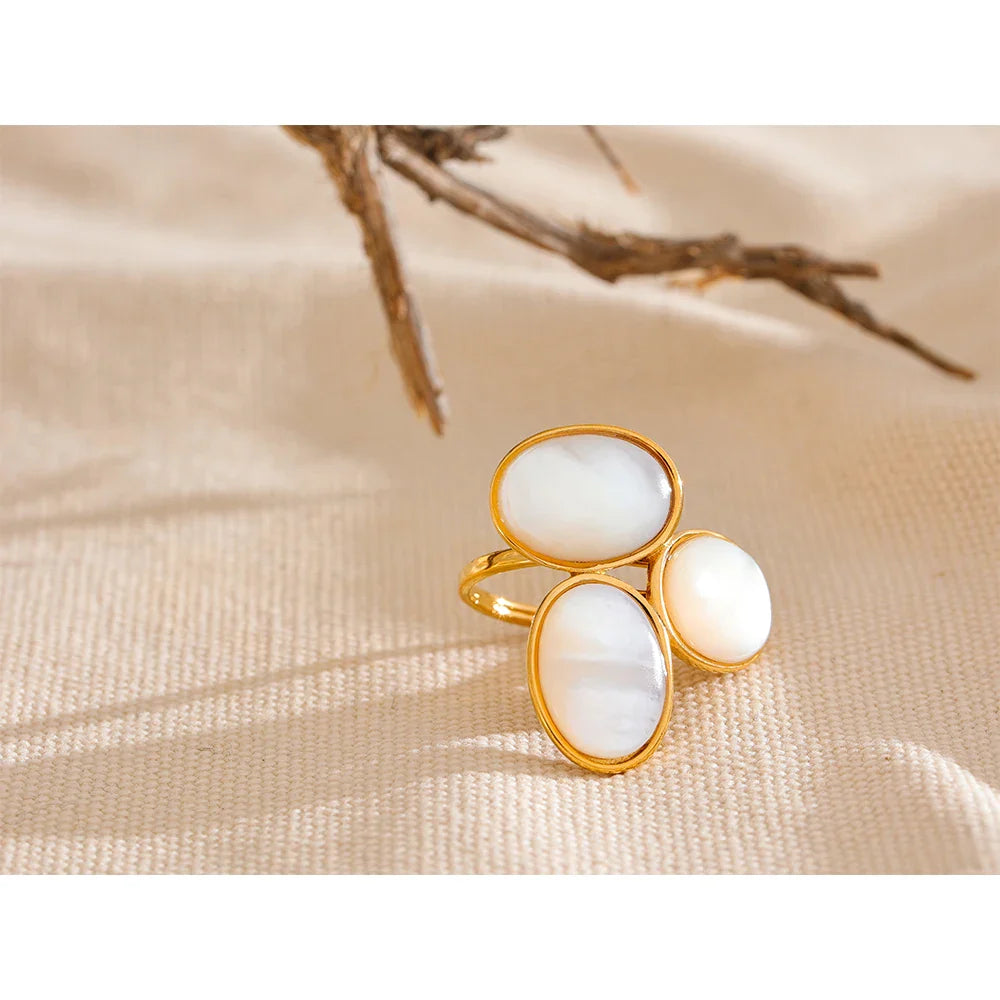 Bague fleur nacre – doré ajustable