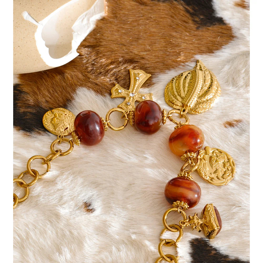 Collier pendentif feuille croix résine vintage – minimaliste