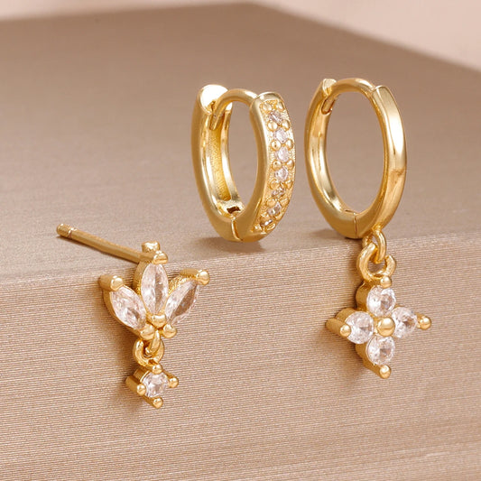Set de 3 boucles d’oreilles dorées – Zircon coloré & design floral