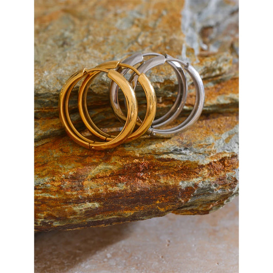 Créoles rondes dorées – anneaux fins unisexes