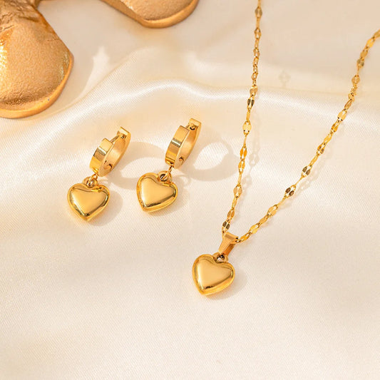 Goldene Halskette mit Herzanhänger – Edelstahl, glänzendes Finish 