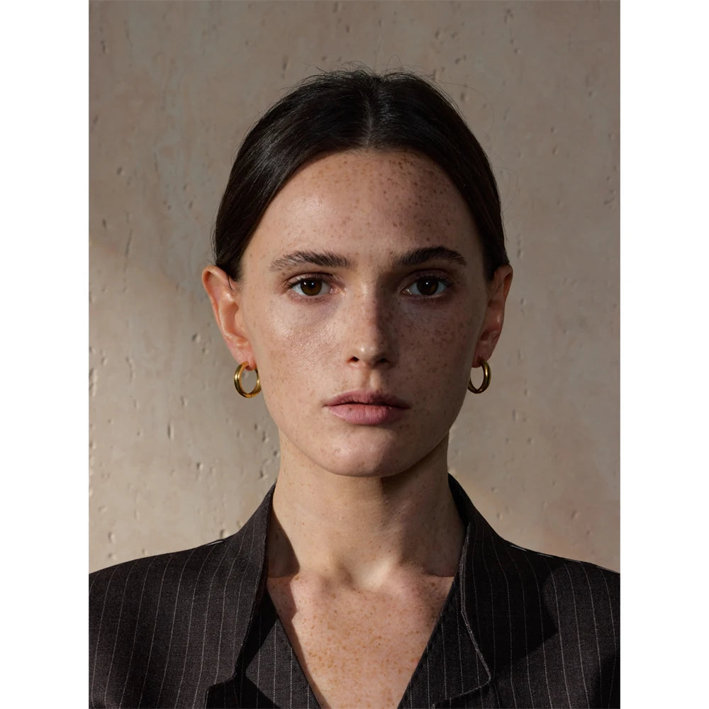 Créoles rondes dorées – anneaux fins unisexes