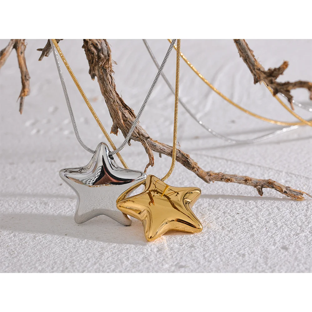 Collier Pendentif Étoile en Acier Inoxydable Plaqué Or 18K – Brillance Moderne et Charme Céleste