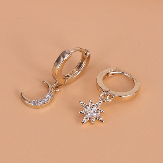 Boucles d’oreilles asymétriques étoile & lune en argent 925  Créoles plaqué or CZ tendance