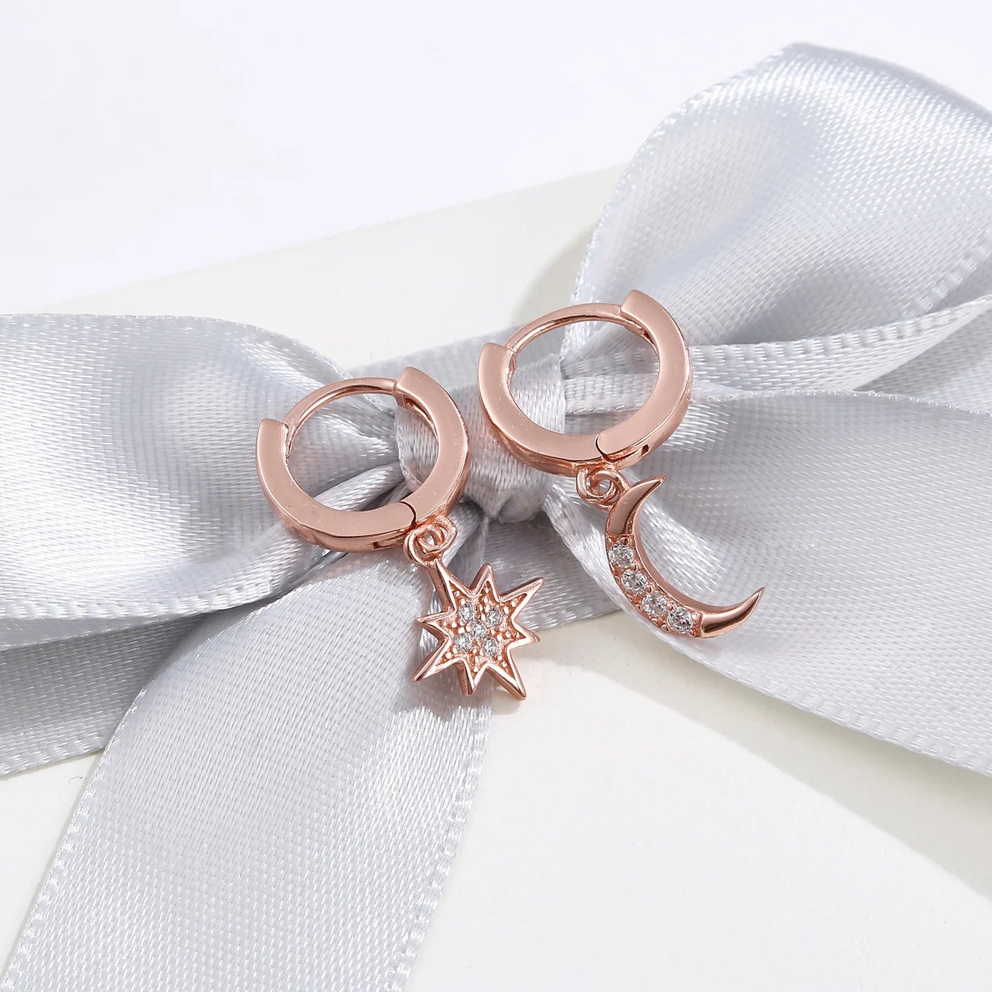Boucles d’oreilles asymétriques étoile & lune en argent 925  Créoles plaqué or CZ tendance