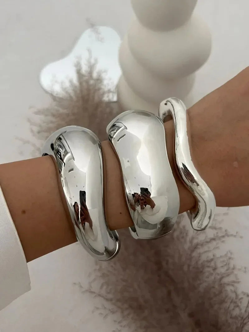 Wide cuff bracelet – Gold or silver metal finish