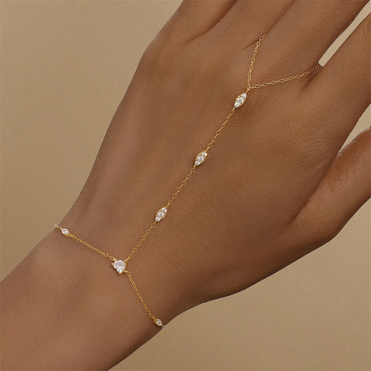 Bracelet Chaîne de Main Chic – L’Élégance au Bout des Doigts
