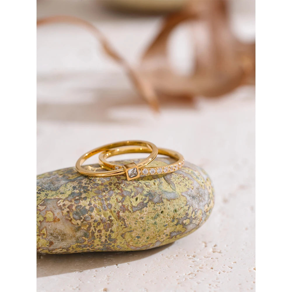 Lot de 2 bagues superposables femme en acier inoxydable doré – Zircon