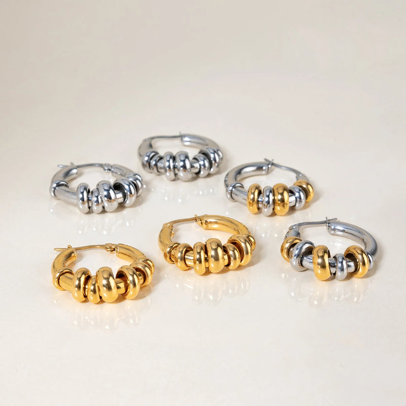 Boucles d’oreilles multi-anneaux dorées – design moderne élégant