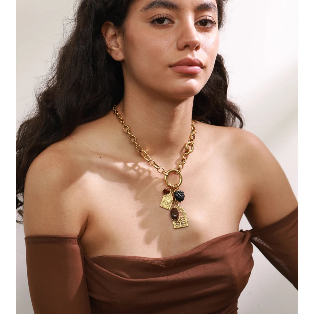 Collier pendentif doré velours et charms résine