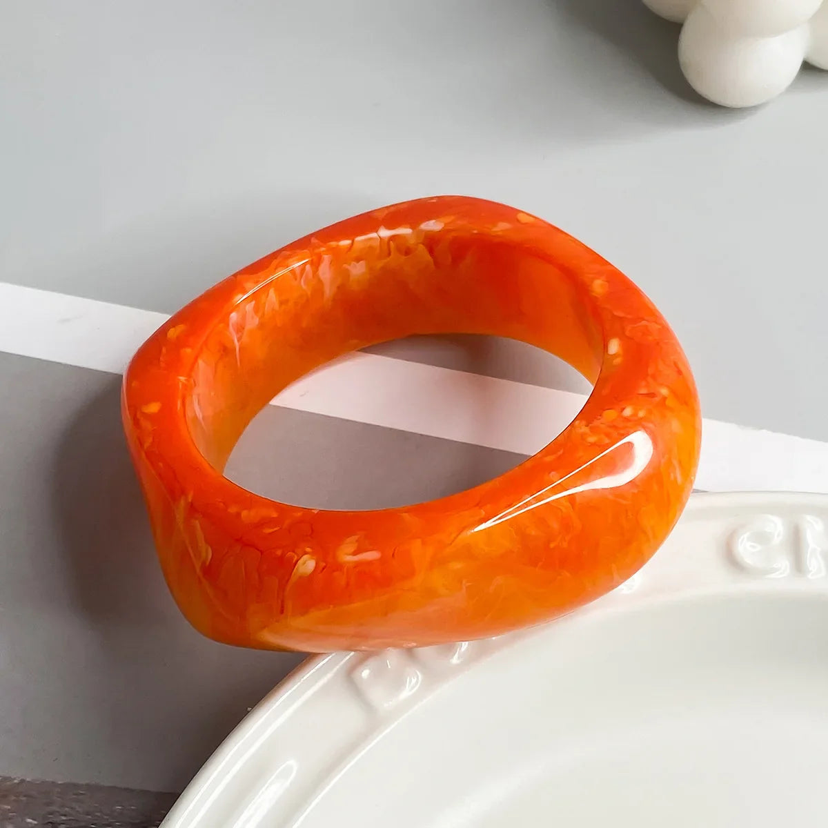 Bracelet manchette résine marron – géométrique