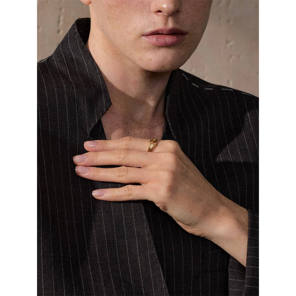 Bague chaîne dorée – zircone lumineuse & design délicat