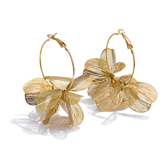 Boucles fleur – grands hoops dorés