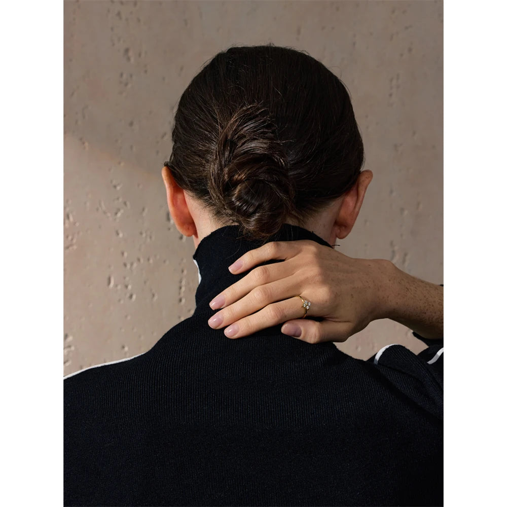 Bague fleur dorée – zircone scintillante ajustable