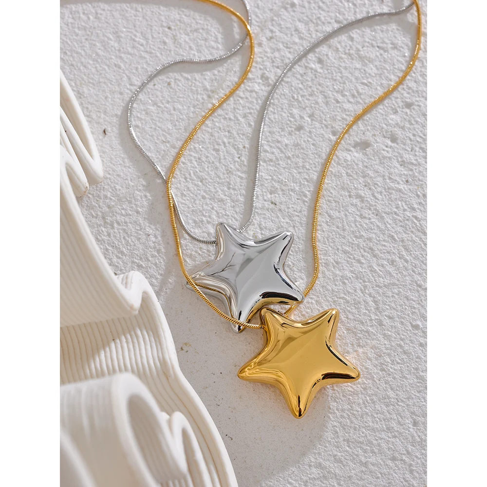 Collier Pendentif Étoile en Acier Inoxydable Plaqué Or 18K – Brillance Moderne et Charme Céleste